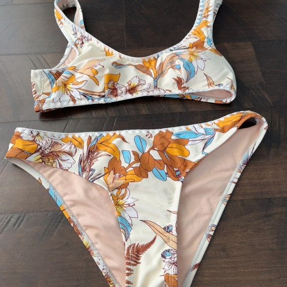 Bikini Set - Picture 13 of 16